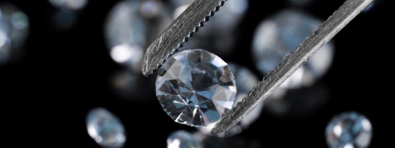 Img-todo-sobre-las-incrustaciones-de-diamantes-en-los-dientes-1